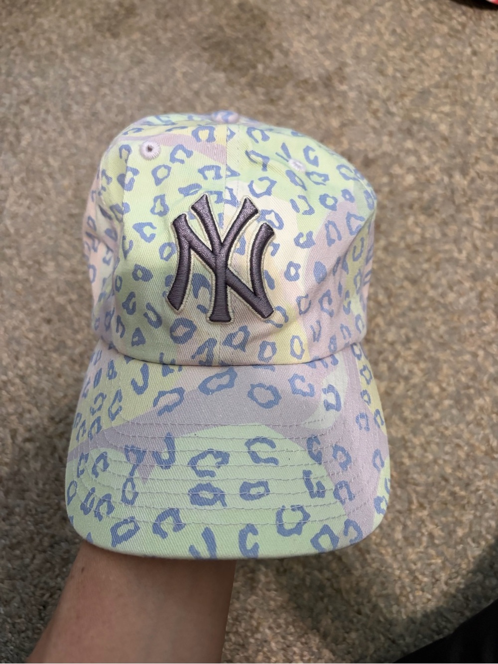 ‘47 brand NY Yankees Pastel Leopard Cap in Lavender & Mint